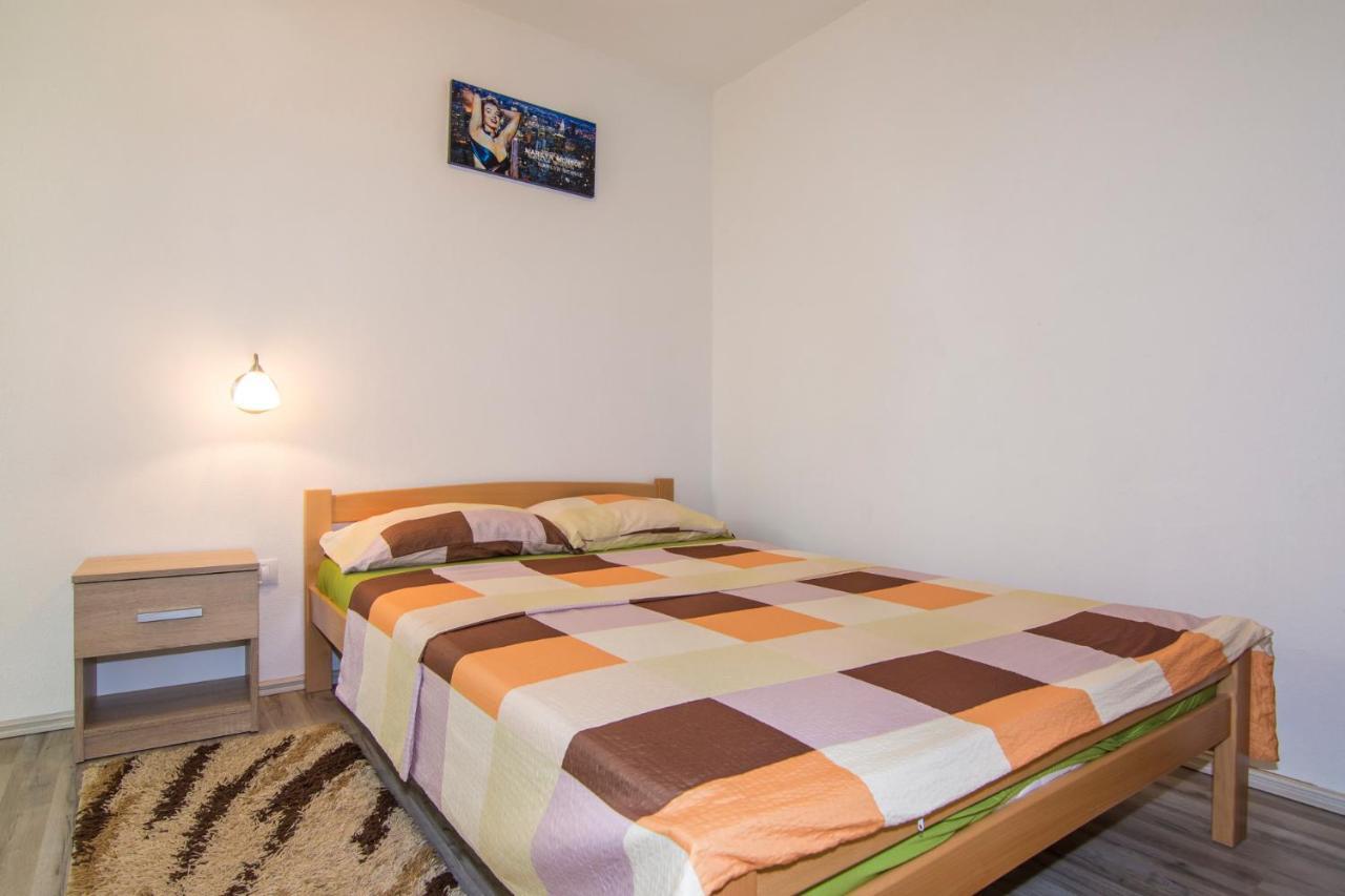 Apartments Safija 1985 Fazana Ngoại thất bức ảnh
