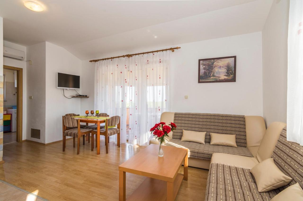 Apartments Safija 1985 Fazana Ngoại thất bức ảnh