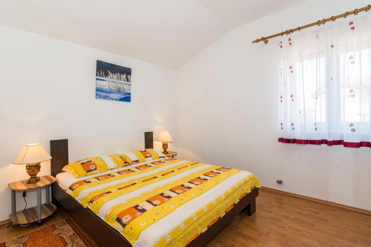 Apartments Safija 1985 Fazana Ngoại thất bức ảnh